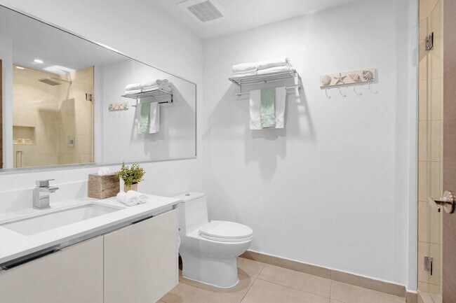 Building Photo - 777 N Ocean Dr