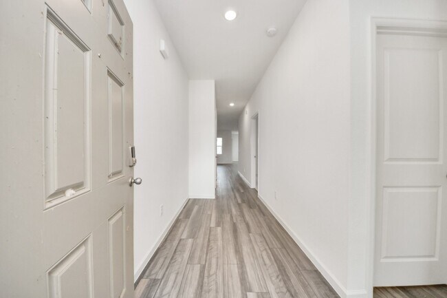 Building Photo - 10309 Malta Trce Dr