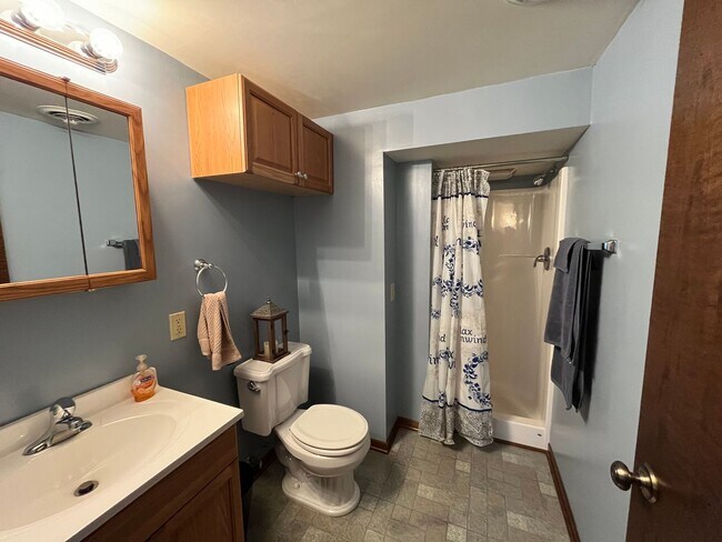 Building Photo - 4285 Evergreen Dr