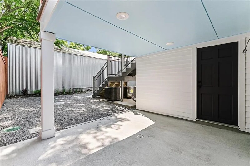 Building Photo - 623 Seguin St