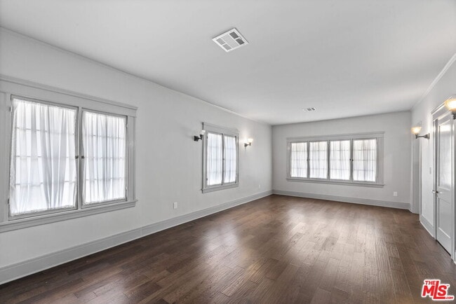 Building Photo - 344 S Kingsley Dr
