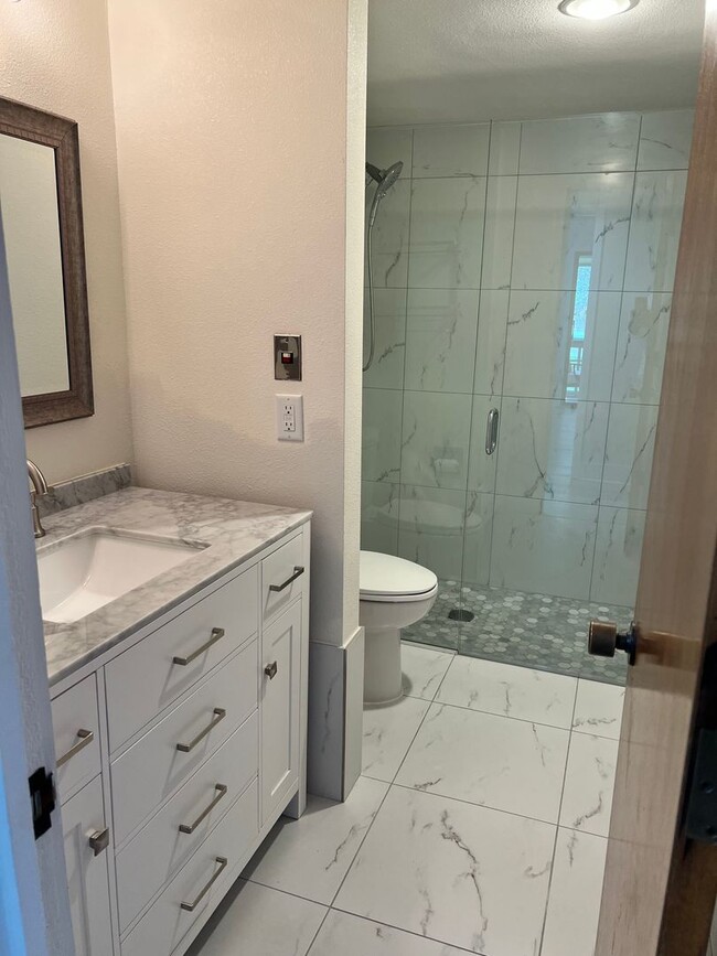 Building Photo - Great updated 2/2  in Grenelefe