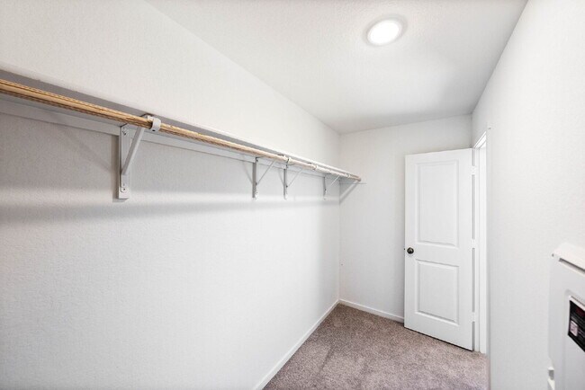 Building Photo - 1 MONTH FREE RENT WITH 18 - 24 MONTH LEASE!!! AVAILABLE THROUGH MAY ONLY! INTERNET INCLUDED!
