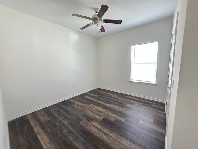 Building Photo - 6306 Lacey Oak Dr