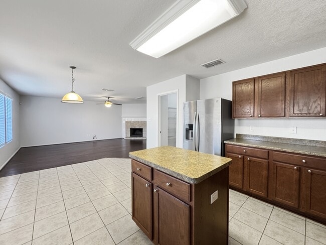 Building Photo - 8139 Ashwood Pointe