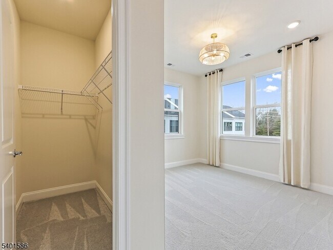 Building Photo - 715 Parker Blvd