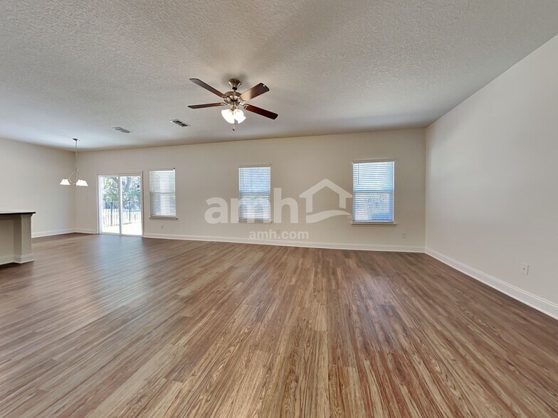 Building Photo - 3120 Creek Village Ln