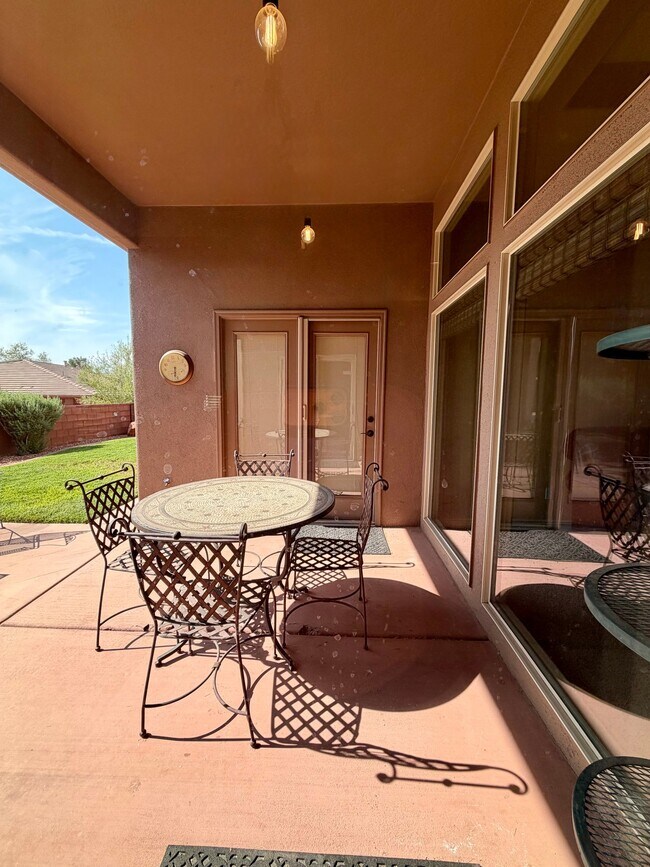 Building Photo - 1642 N Great Basin Dr