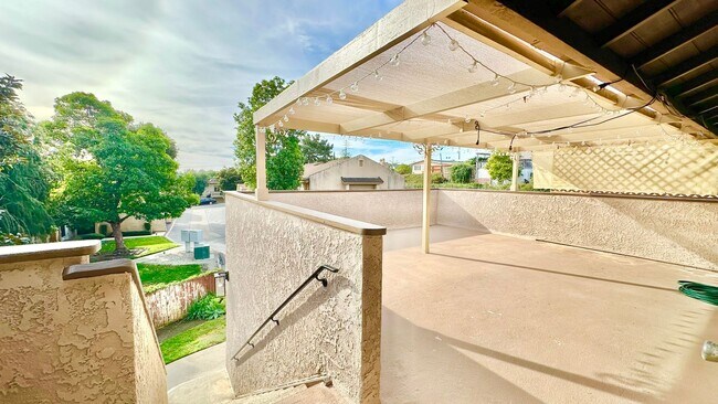 Building Photo - Beautifully Remodeled Upstairs Condo Unit with Private Balcony Patio in Downtown Fallbrook!