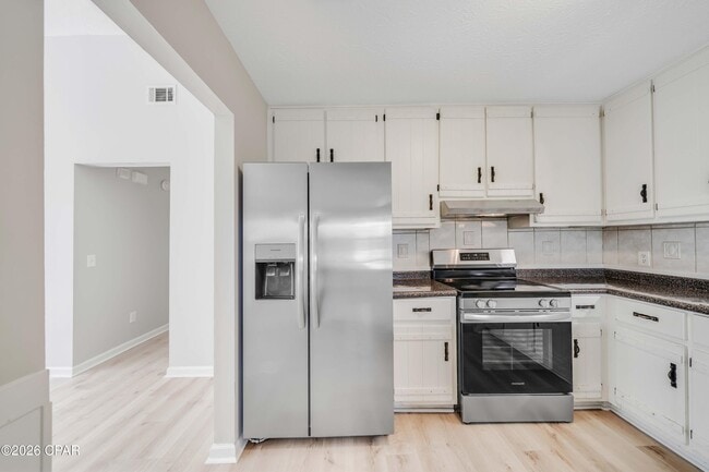 Building Photo - 7011 Lois St