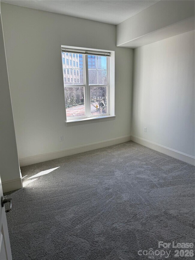 Building Photo - 4620 Piedmont Row Dr