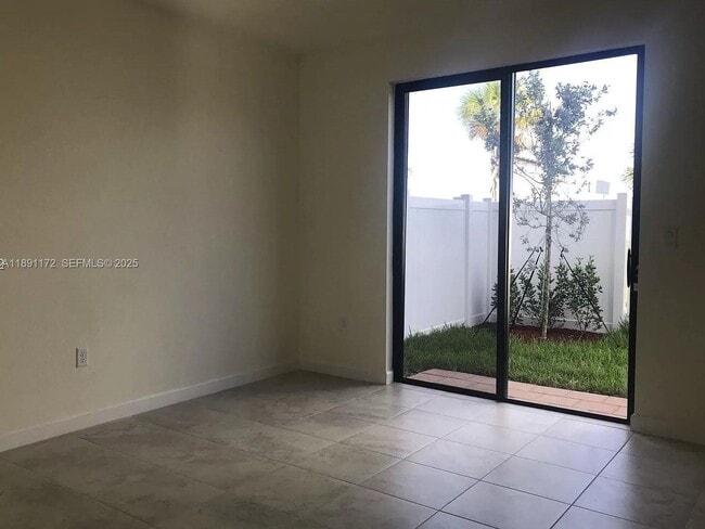 Building Photo - 10401 W 32nd Ln