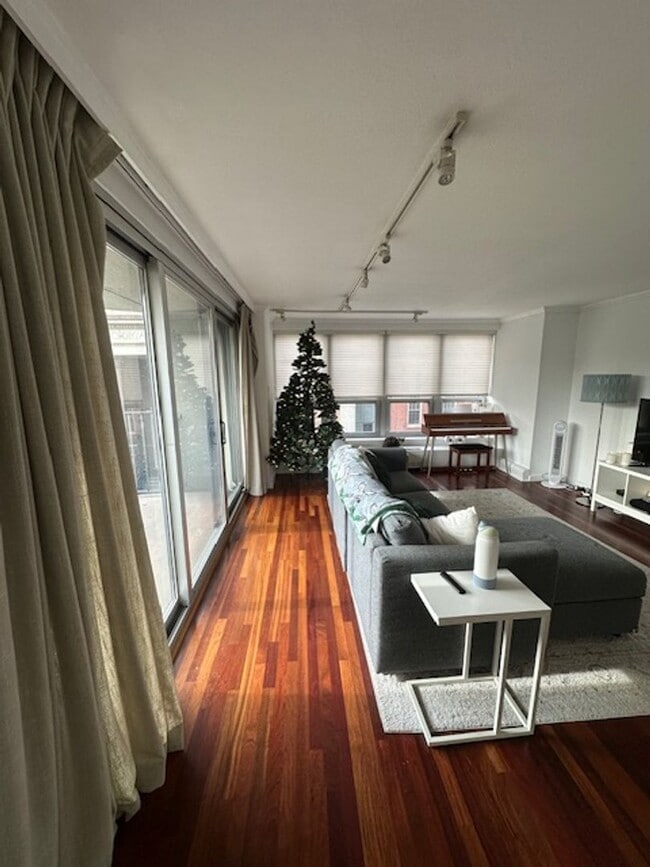 Building Photo - The Dorchester