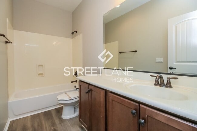 Building Photo - NOW OFFERING FIRST FULL MONTHS RENT FREE!