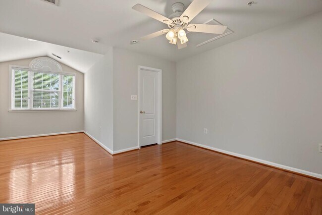 Building Photo - 5256 Bessley Pl