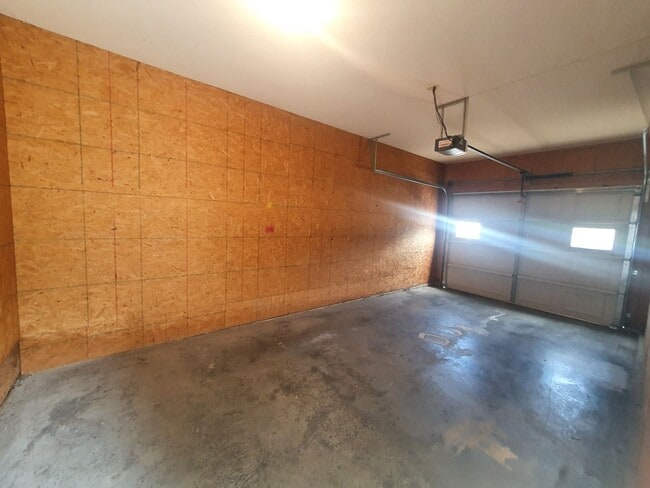 Building Photo - 24910 Scenic Dr