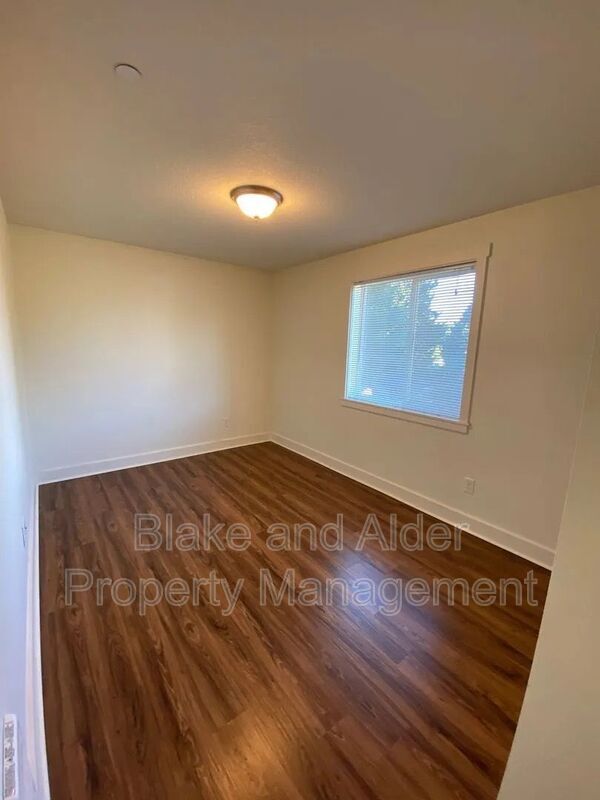 Building Photo - 8211 N Montana Ave