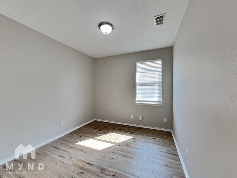 Building Photo - 541 Baverton Ln