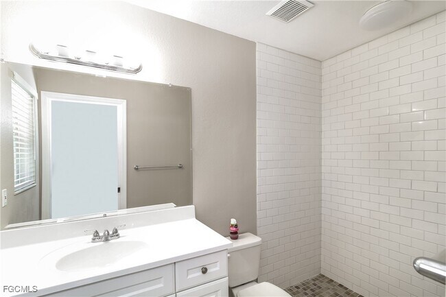 Building Photo - 1619 Geranium Ave