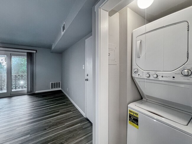 Interior Photo - 418 Magnolia Street