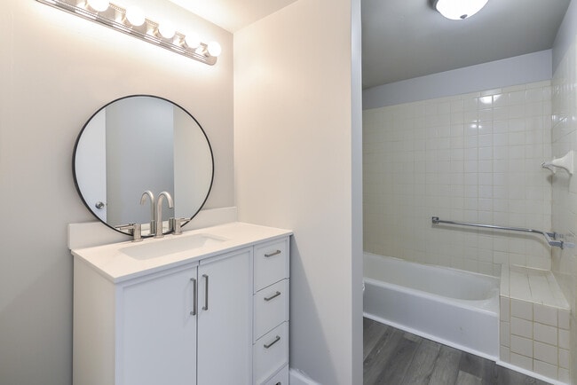 Building Photo - 9275 Brookside Dr