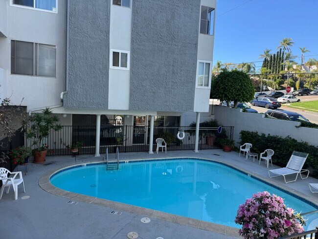 Building Photo - Modern Comfort Meets Prime Location | Stunning 1BR in North Park