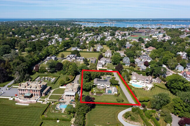 Building Photo - 3 Barclay Sq