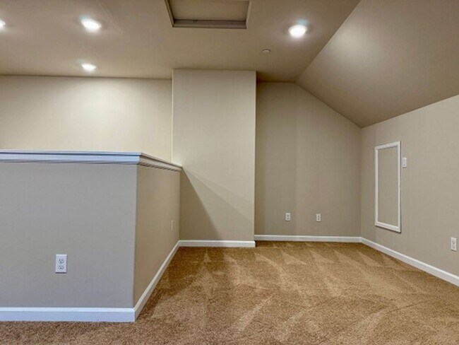 Building Photo - Air Conditioned Beautiful Home in Lynnwood