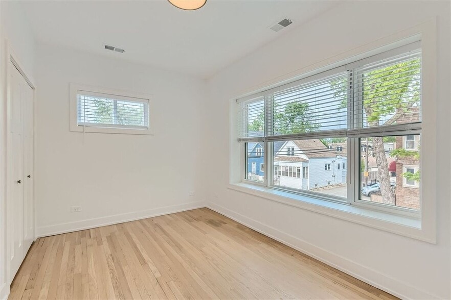 Building Photo - 2604 N Springfield Ave