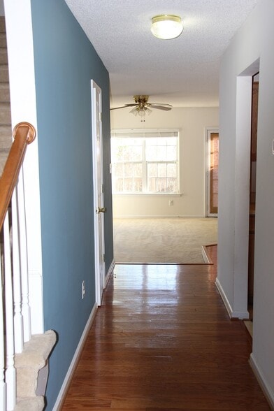 Building Photo - 148 River Walk Ct