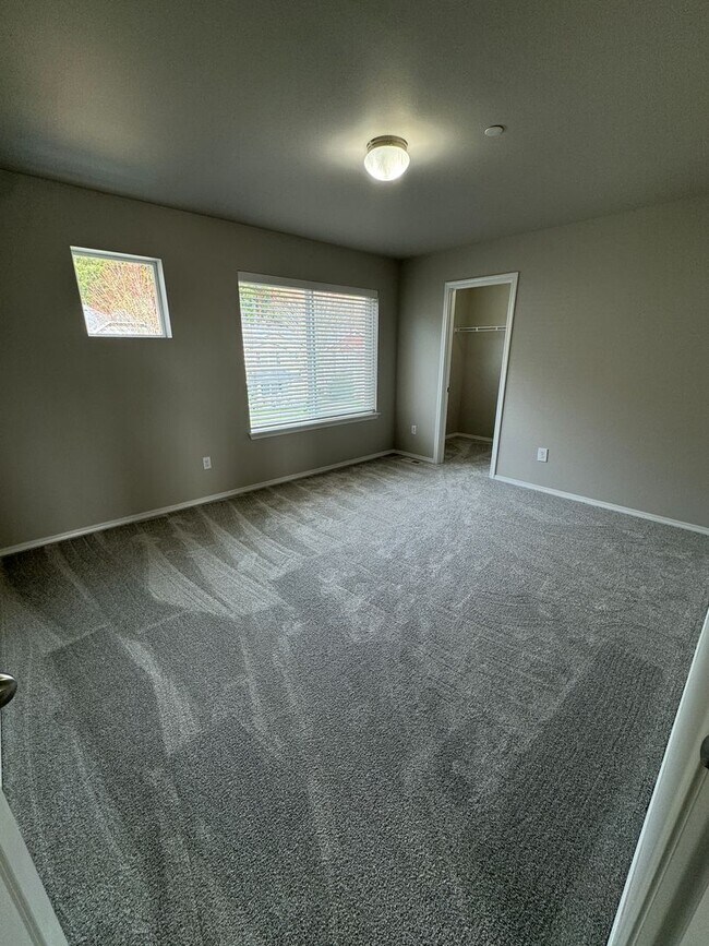 Building Photo - 1163 Swan Loop