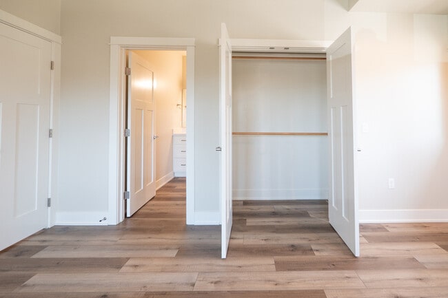 Building Photo - 120 Richardson St