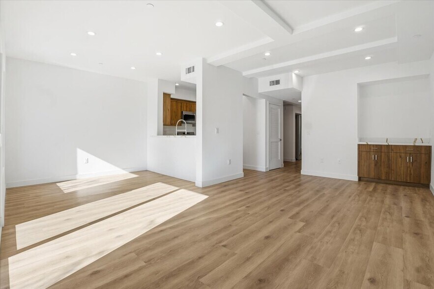 Building Photo - 1820 Prosser Ave