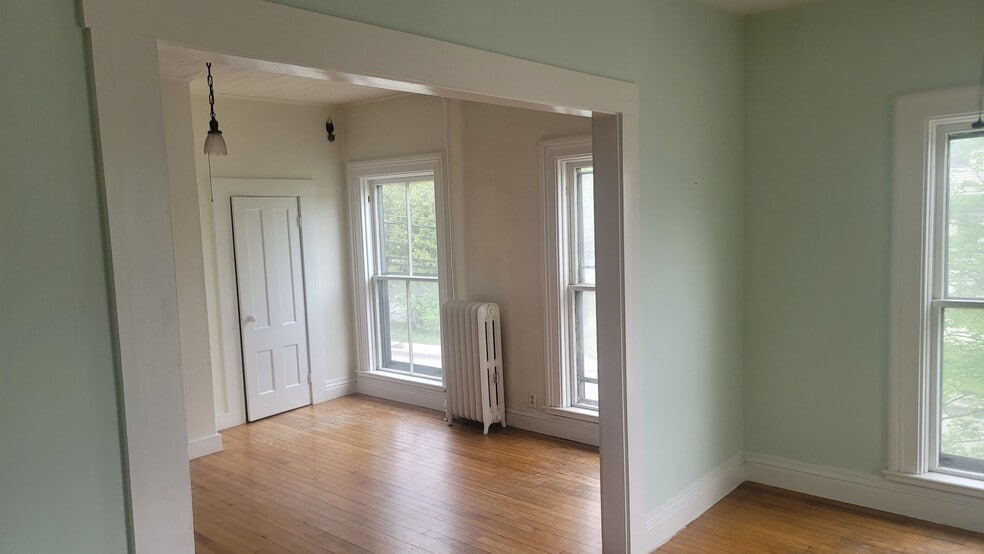Building Photo - 248 Elm St