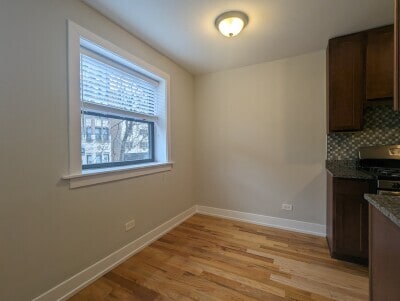 Building Photo - 510 W Briar Pl