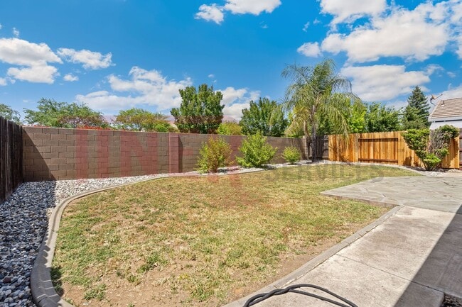 Building Photo - 2075 Larkflower Way