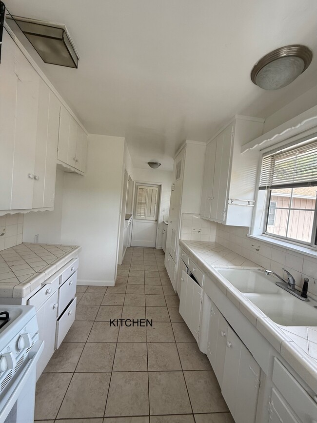 Building Photo - 1807 Bara Rd