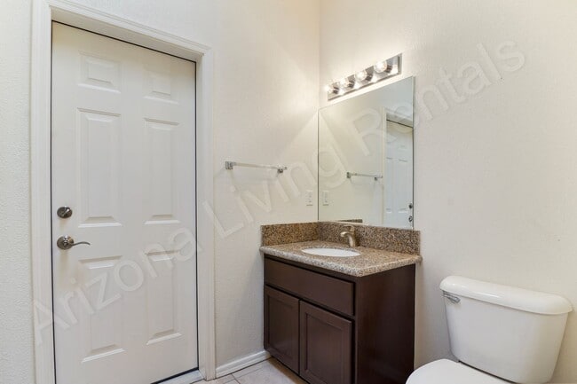 Building Photo - CUL-DE-SAC POOL HOME!