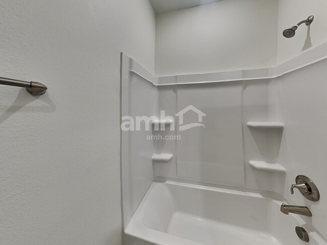 Building Photo - 5949 Pinewood Ests Dr