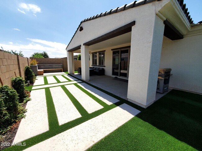 Building Photo - 23052 Via Del Oro