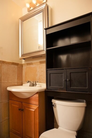 Building Photo - 384 Webster Ave