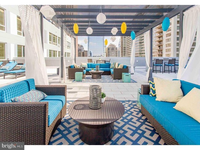 Building Photo - 2000-24-1924 Arch St