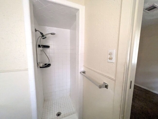 Building Photo - 130 Mansfield Ferry Rd