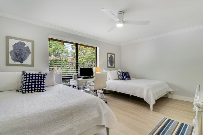 Building Photo - 438 Brackenwood Ln S