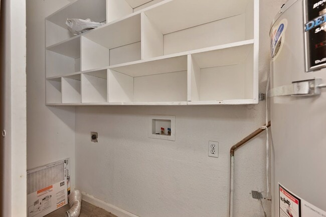 Building Photo - Charming 3 Bedroom, 2 Bath Home Close to Town