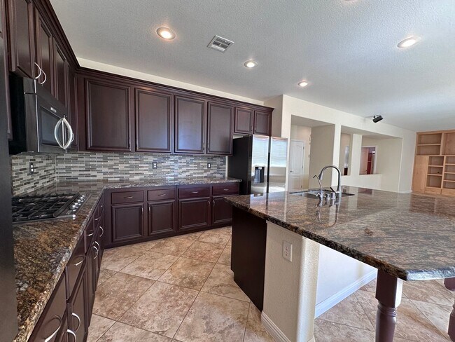 Building Photo - Summerlin Beauty