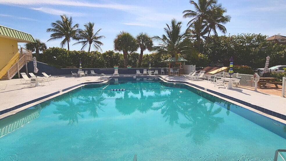 Building Photo - 10851 S Ocean Dr