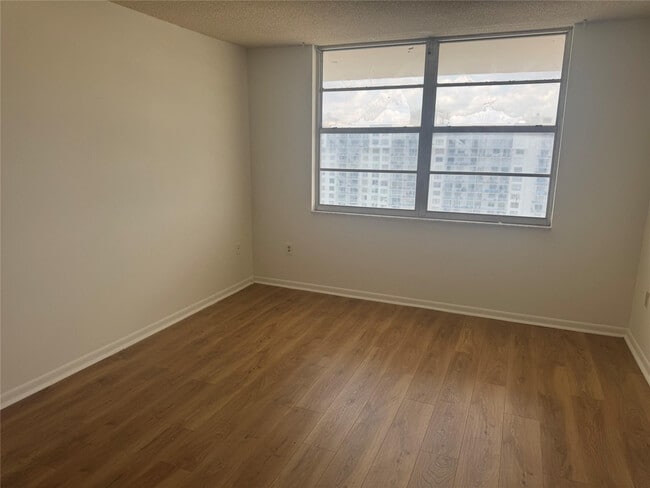 Building Photo - 2851 NE 183rd St