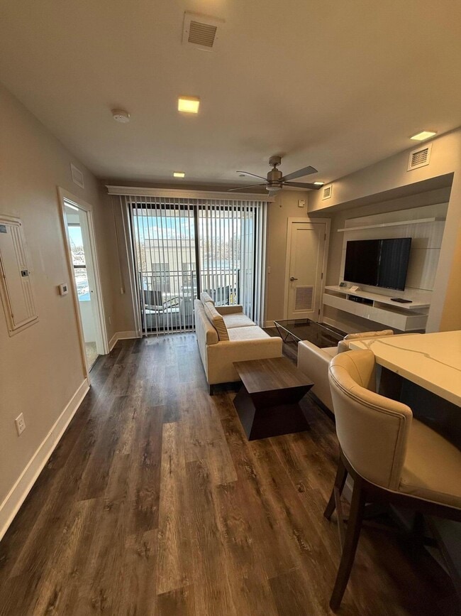 Building Photo - 480 N Main St