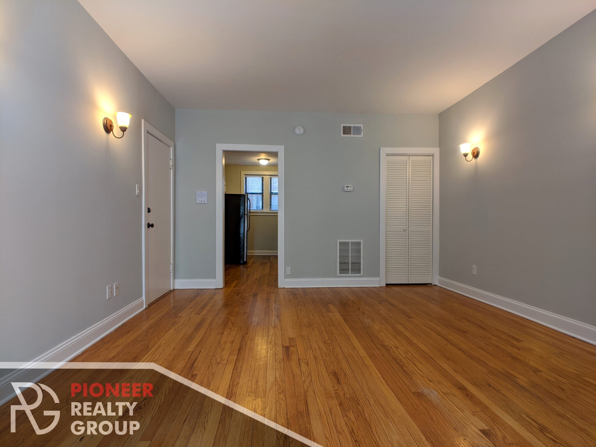 Building Photo - 4034 N Ashland Ave